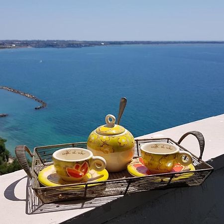 Amanda'S Panorama Apartment Taranto Luaran gambar