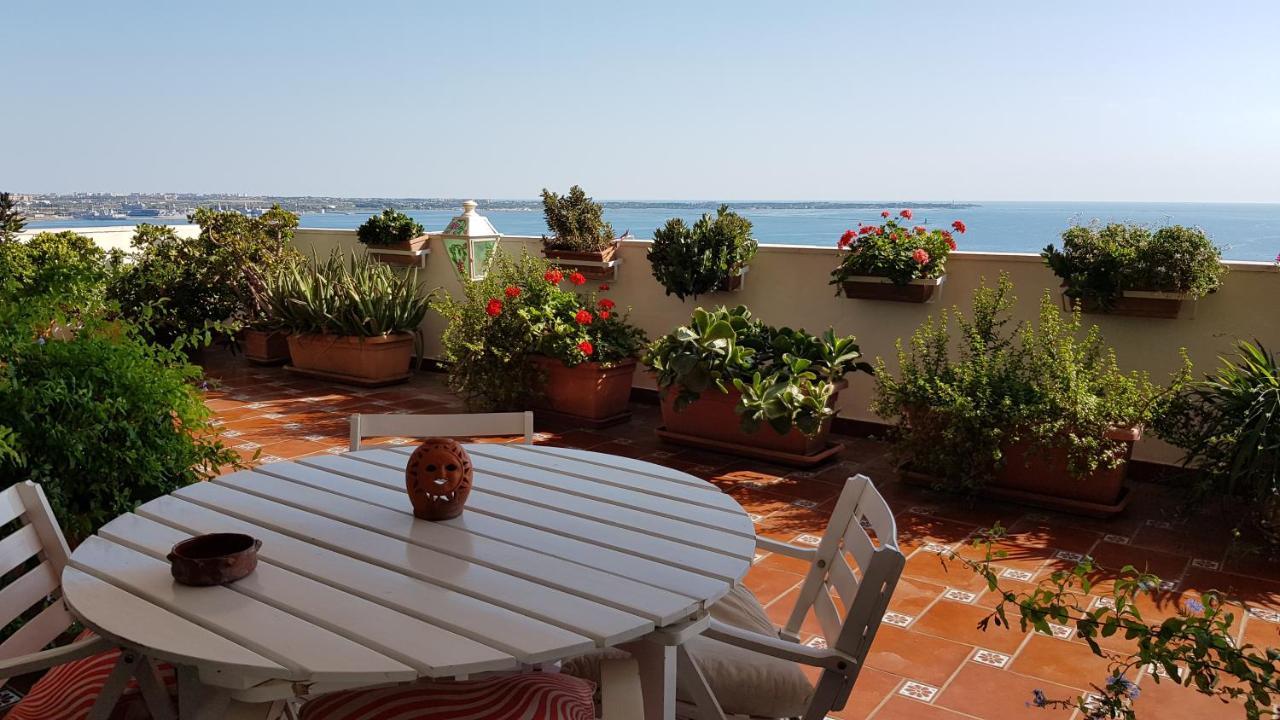 Amanda'S Panorama Apartment Taranto Luaran gambar