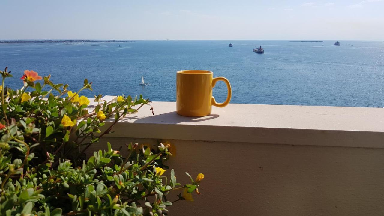 Amanda'S Panorama Apartment Taranto Luaran gambar