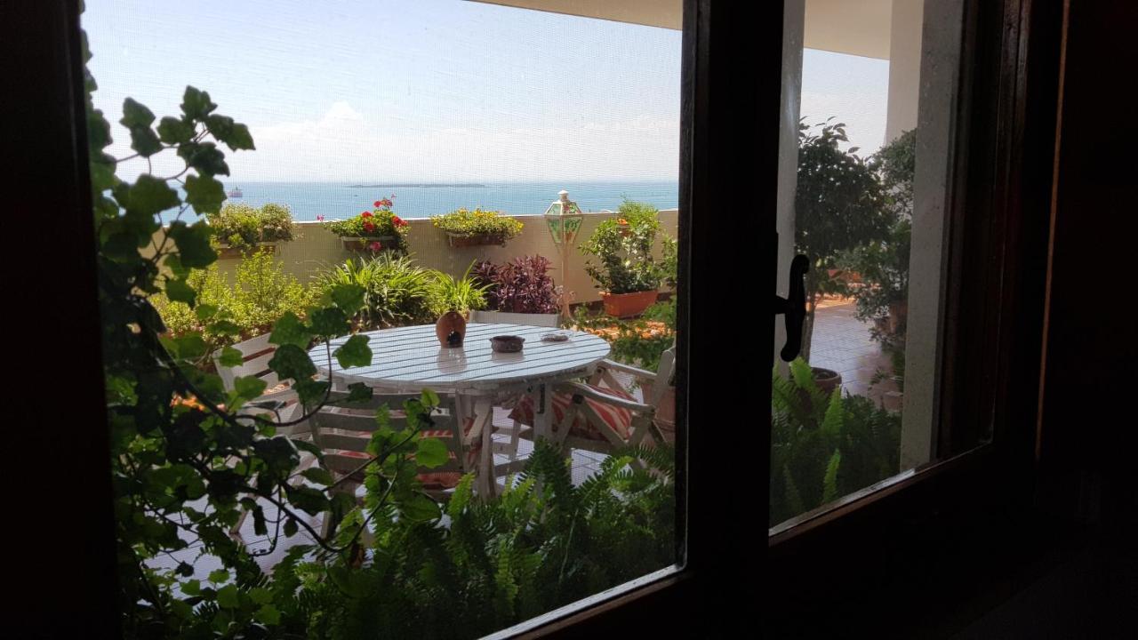 Amanda'S Panorama Apartment Taranto Luaran gambar
