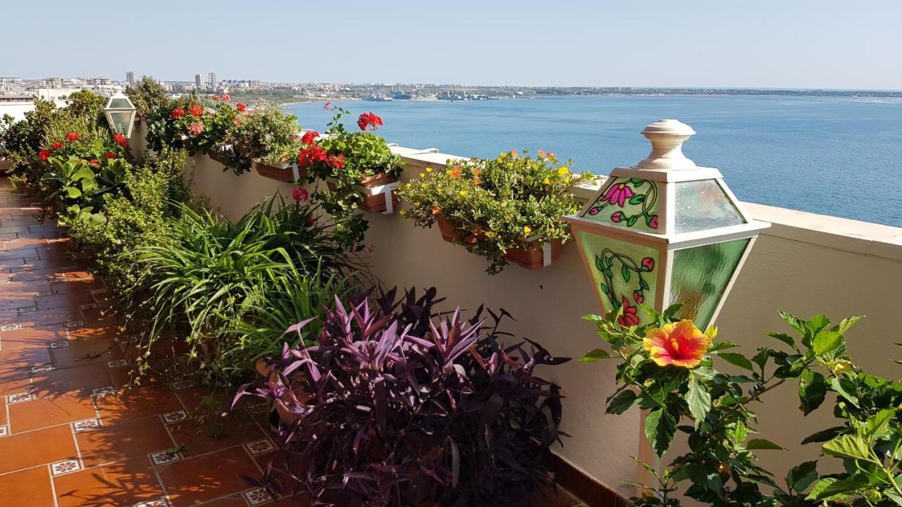 Amanda'S Panorama Apartment Taranto Luaran gambar