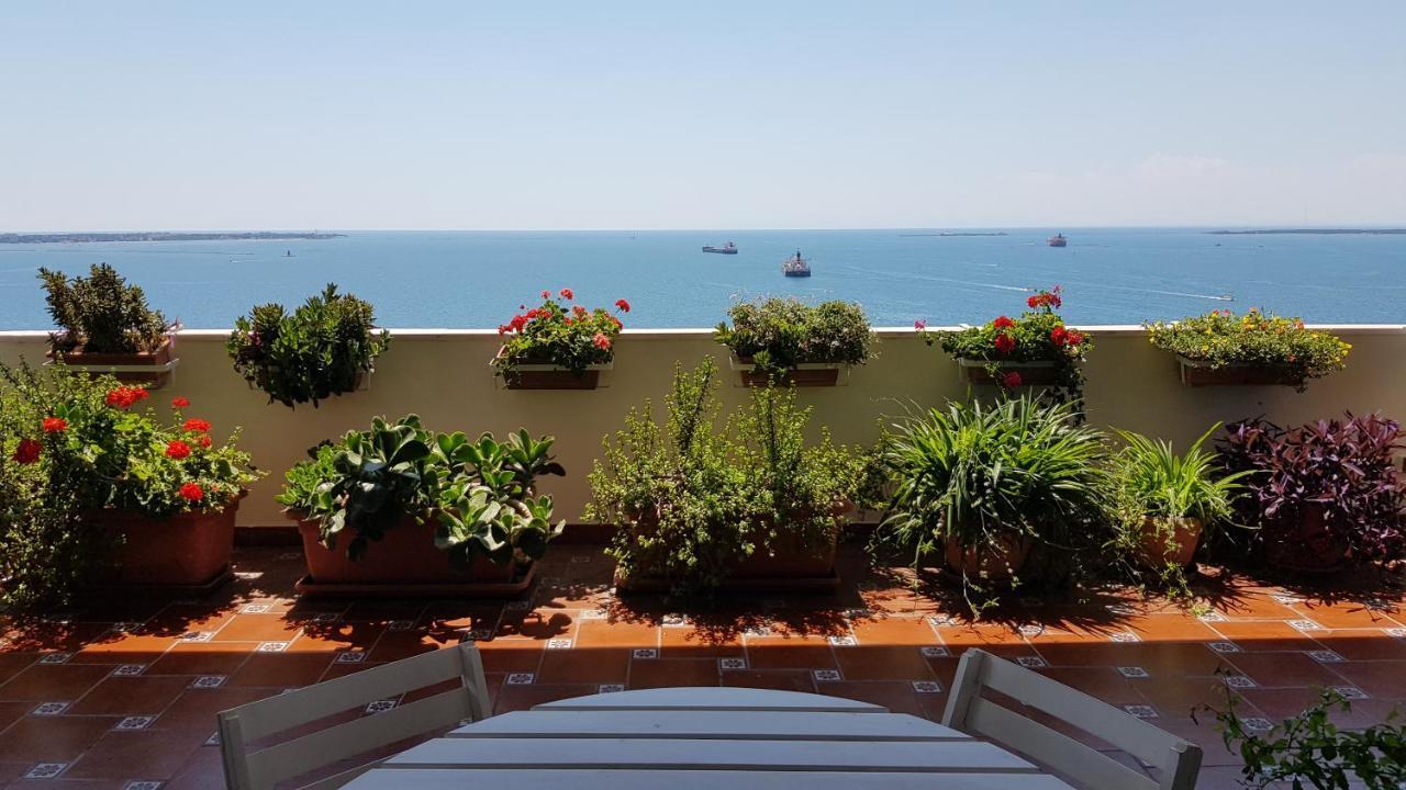 Amanda'S Panorama Apartment Taranto Luaran gambar
