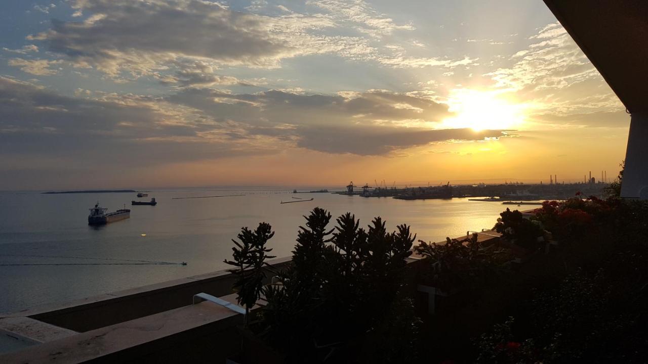 Amanda'S Panorama Apartment Taranto Luaran gambar