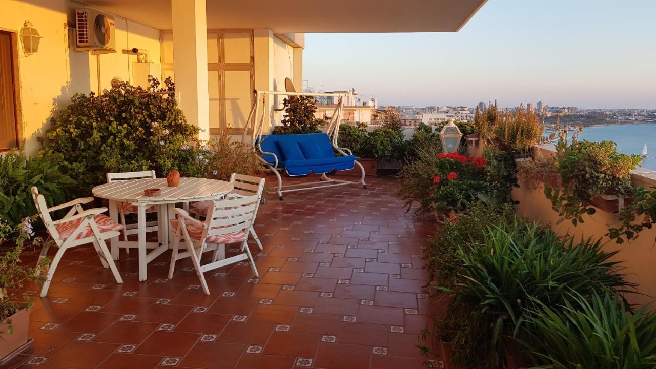 Amanda'S Panorama Apartment Taranto Luaran gambar