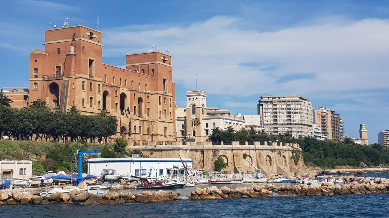 Amanda'S Panorama Apartment Taranto Luaran gambar