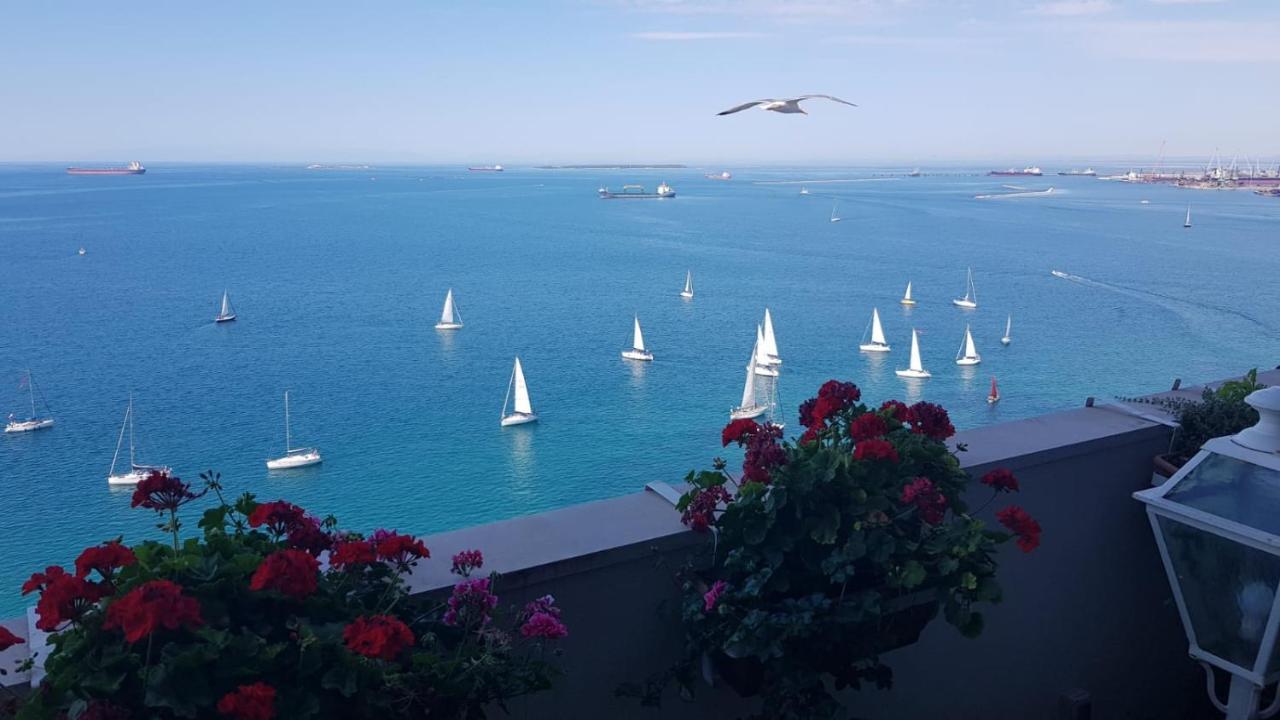 Amanda'S Panorama Apartment Taranto Luaran gambar