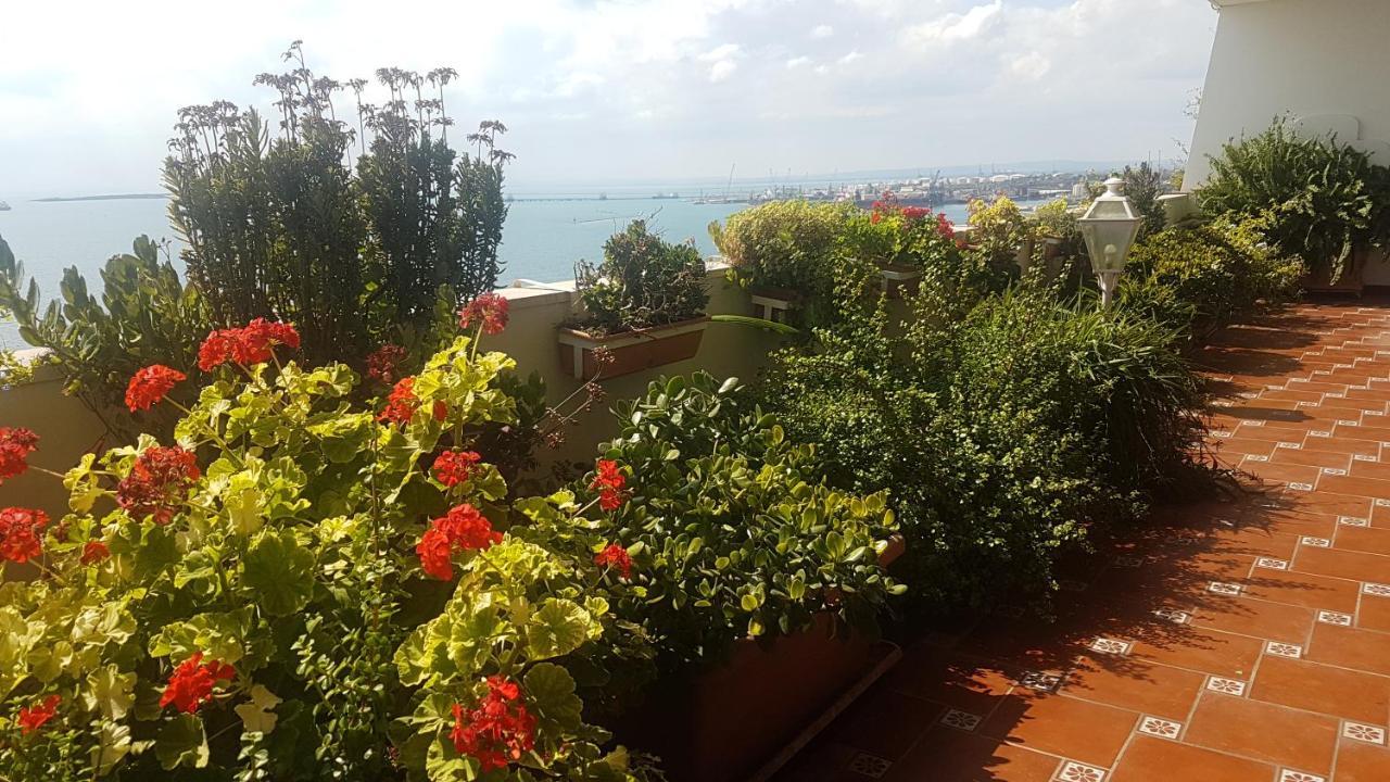 Amanda'S Panorama Apartment Taranto Luaran gambar