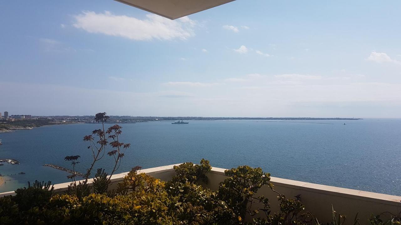 Amanda'S Panorama Apartment Taranto Luaran gambar